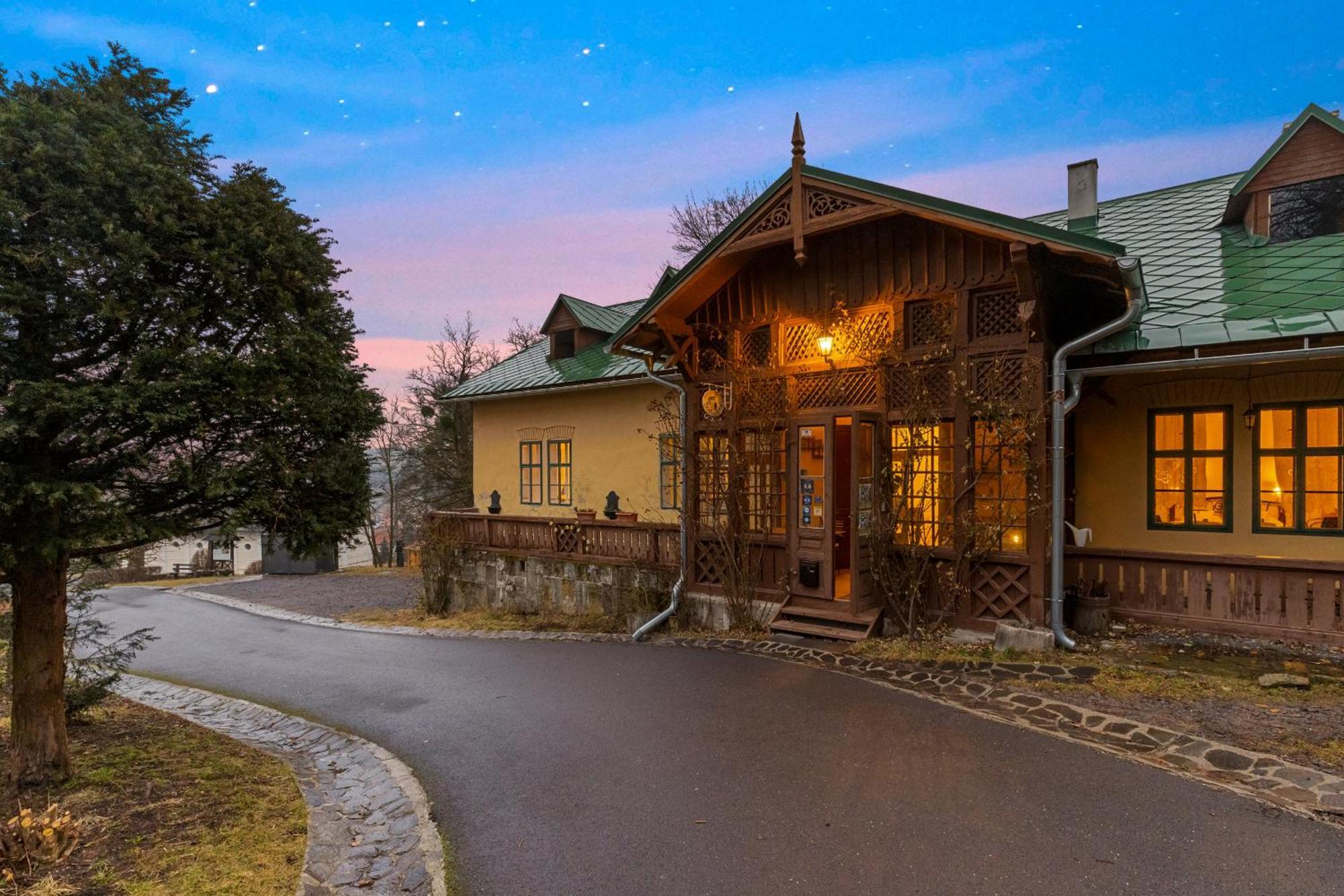 Sovi Dom- Historicke Apartmany Z 19 Storocia, 4Km Od Banskej Stiavnice Svätý Anton Kültér fotó