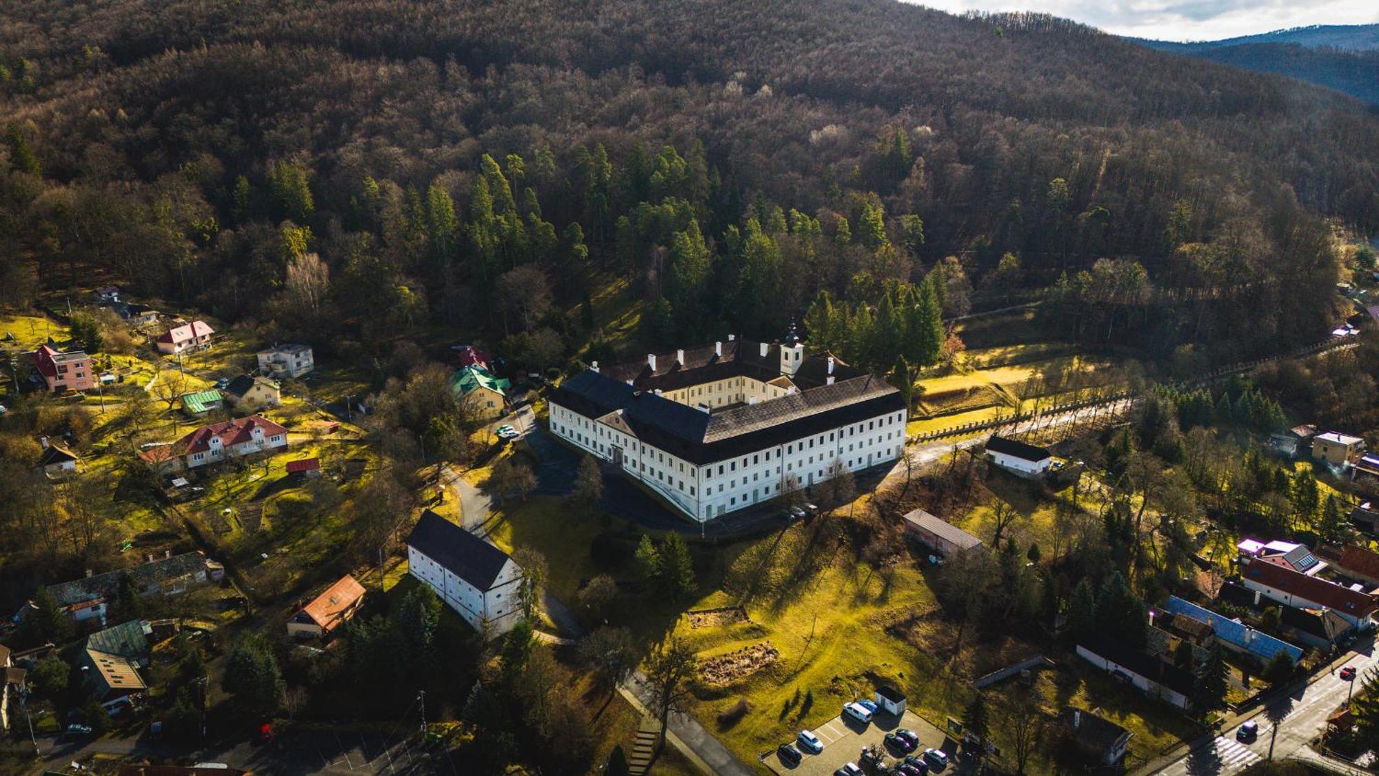 Sovi Dom- Historicke Apartmany Z 19 Storocia, 4Km Od Banskej Stiavnice Svätý Anton Kültér fotó